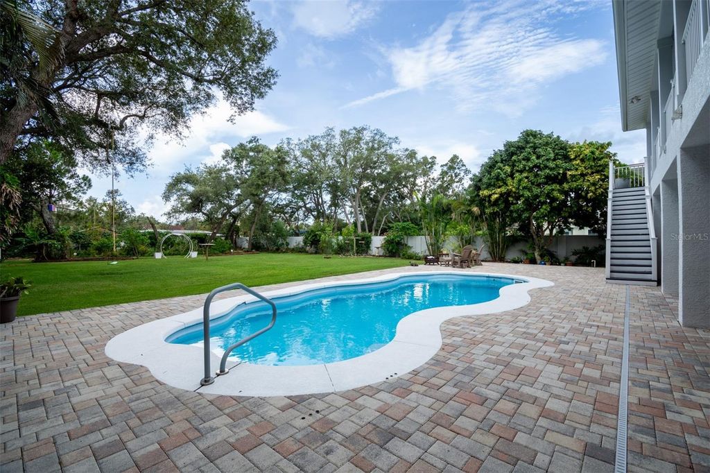 Image 4 of property listing at 1605 GULF ROAD, Tarpon Springs, FL 34689