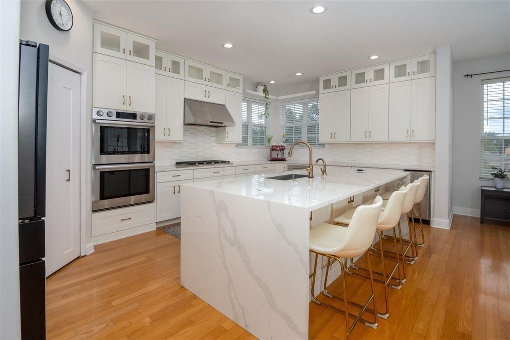 Image 6 of property listing at 1605 GULF ROAD, Tarpon Springs, FL 34689