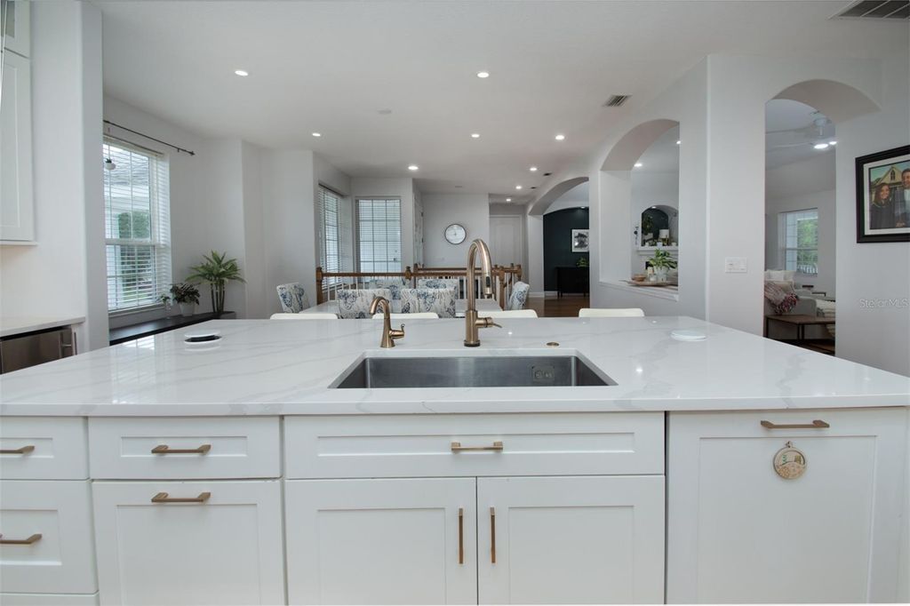 Image 7 of property listing at 1605 GULF ROAD, Tarpon Springs, FL 34689