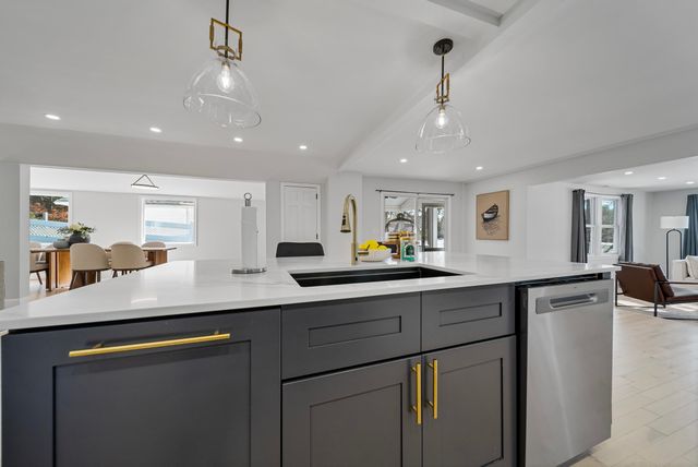 65 Sebbins Pond Drive, Bedford, NH 03110