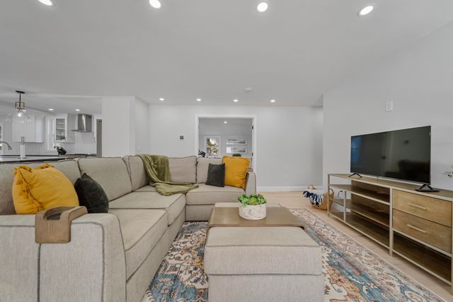 65 Sebbins Pond Drive, Bedford, NH 03110