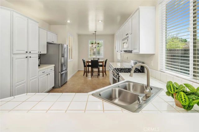 331 Hollyhill Drive, Bakersfield, CA 93312