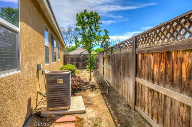 331 Hollyhill Drive, Bakersfield, CA 93312