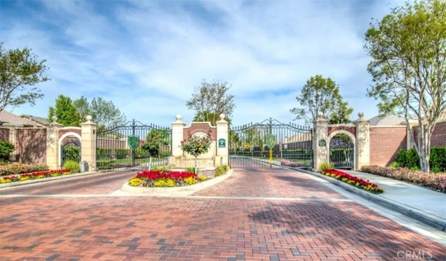 331 Hollyhill Drive, Bakersfield, CA 93312