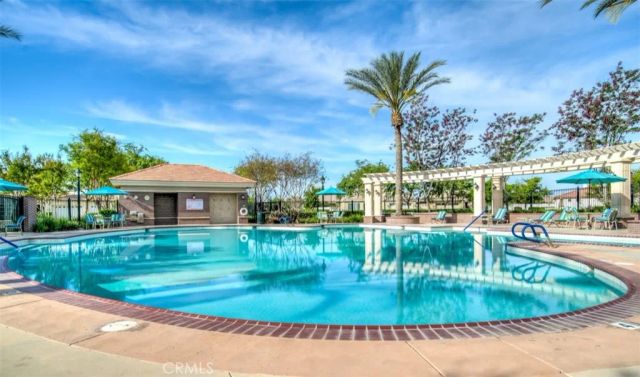 331 Hollyhill Drive, Bakersfield, CA 93312