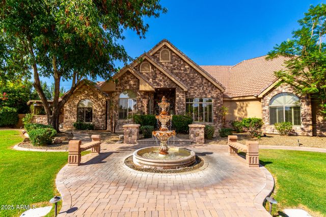 2558 E PAGE Court, Gilbert, AZ 85234