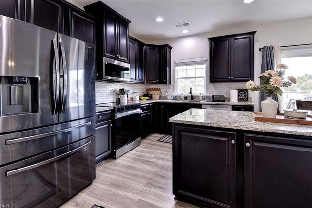 6 Ada CT, Hampton, VA 23666