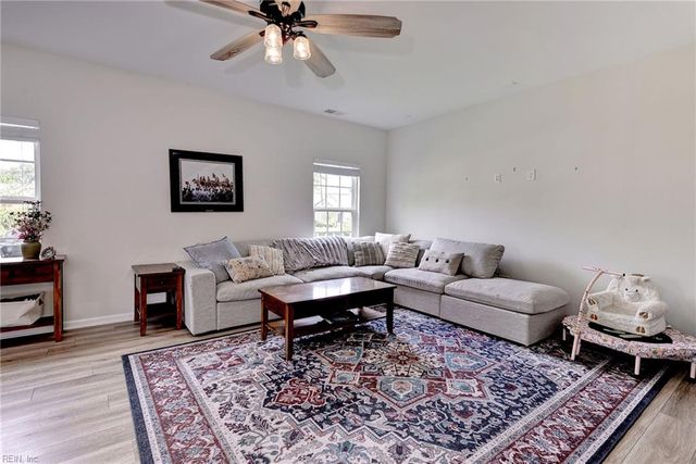 6 Ada CT, Hampton, VA 23666