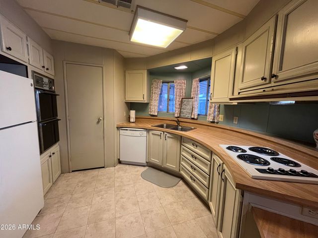 10960 N 67TH Avenue 81, Glendale, AZ 85304