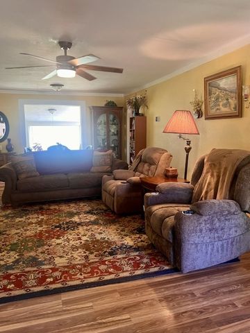 504 N College Street, Huntsville, AR 72740