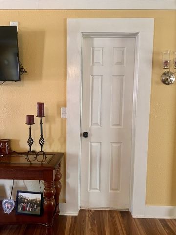504 N College Street, Huntsville, AR 72740