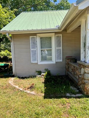 504 N College Street, Huntsville, AR 72740