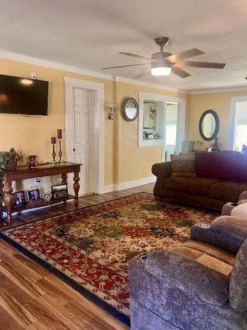 504 N College Street, Huntsville, AR 72740