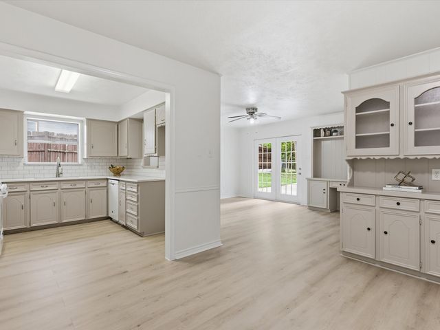 904 Aluminum Plant Road, Rockwall, TX 75087