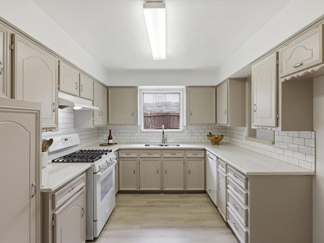 904 Aluminum Plant Road, Rockwall, TX 75087