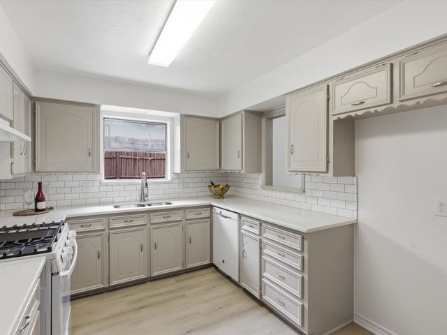 904 Aluminum Plant Road, Rockwall, TX 75087