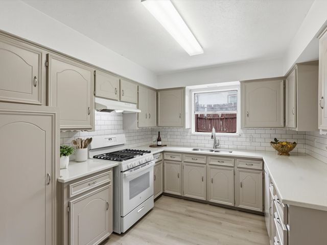 904 Aluminum Plant Road, Rockwall, TX 75087