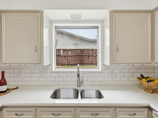 904 Aluminum Plant Road, Rockwall, TX 75087