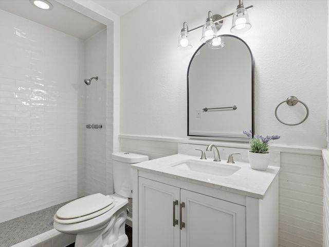 904 Aluminum Plant Road, Rockwall, TX 75087