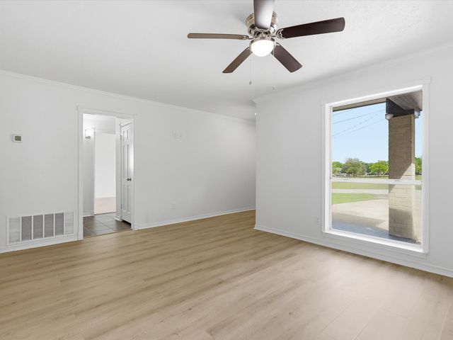 904 Aluminum Plant Road, Rockwall, TX 75087