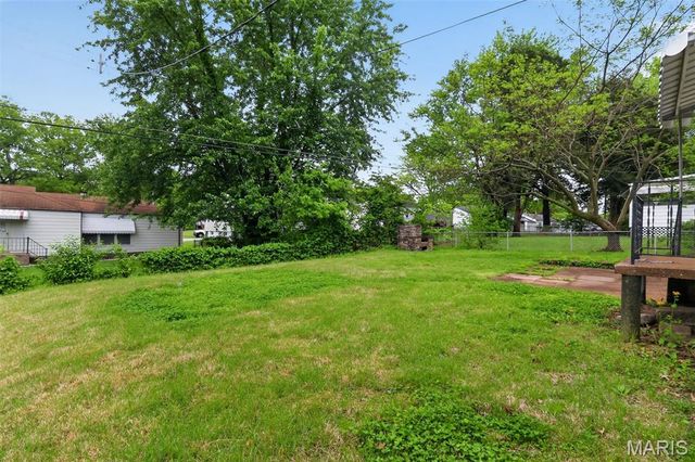 10220 Tappan Drive, St Louis, MO 63137