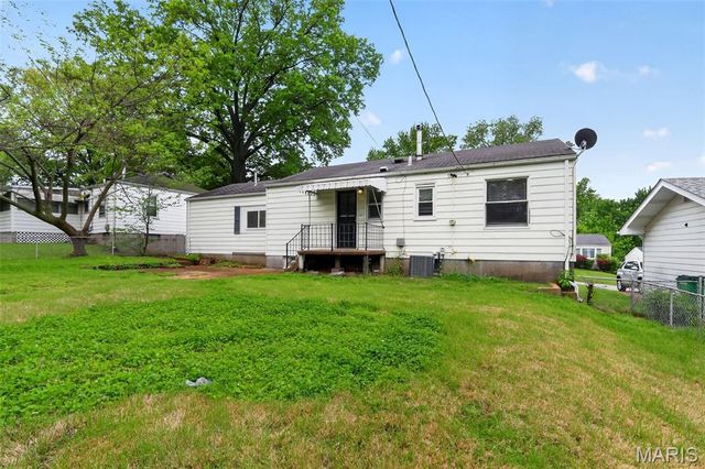 10220 Tappan Drive, St Louis, MO 63137