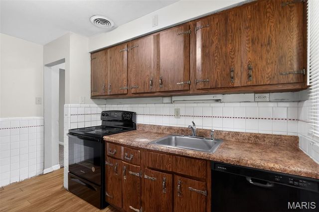 10220 Tappan Drive, St Louis, MO 63137
