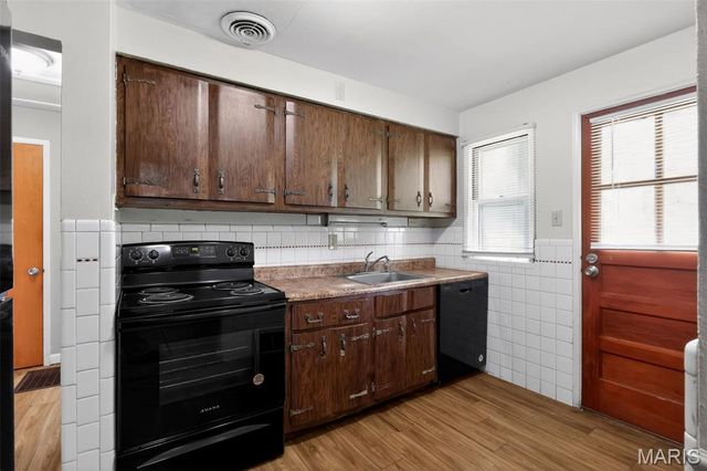 10220 Tappan Drive, St Louis, MO 63137