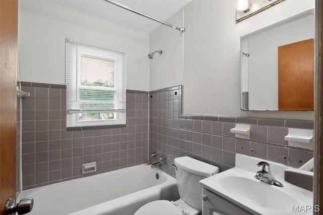 10220 Tappan Drive, St Louis, MO 63137