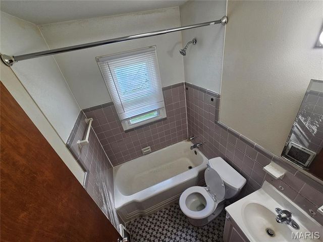 10220 Tappan Drive, St Louis, MO 63137
