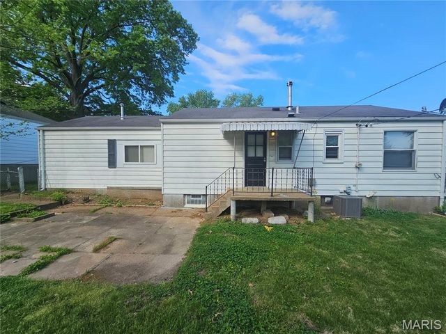 10220 Tappan Drive, St Louis, MO 63137