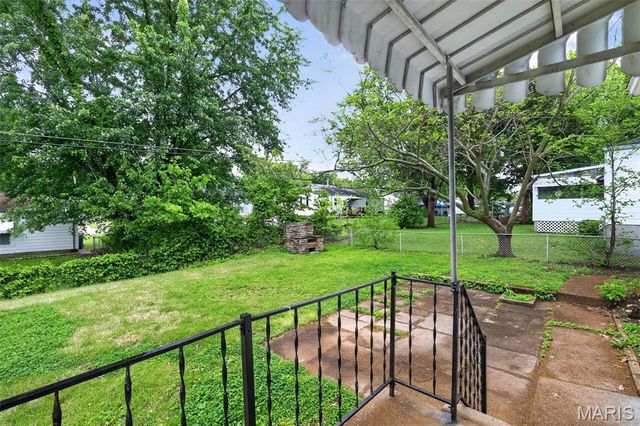 10220 Tappan Drive, St Louis, MO 63137