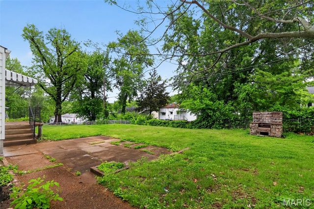 10220 Tappan Drive, St Louis, MO 63137