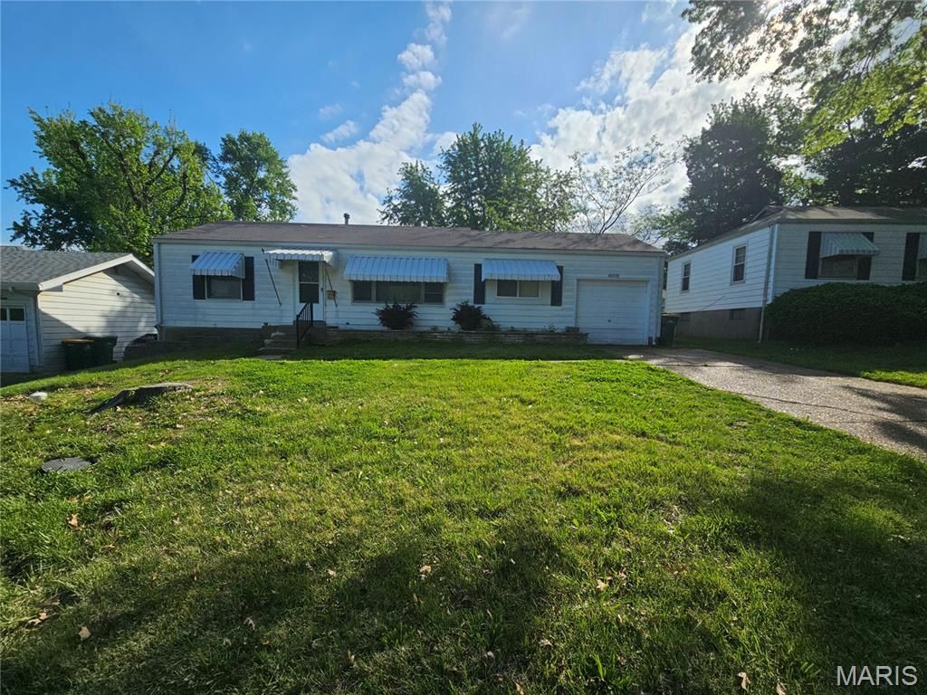 10220 Tappan Drive, St Louis, MO 63137