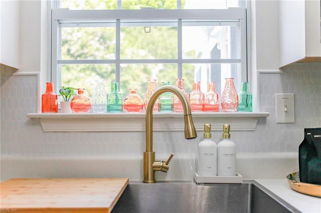 9561 1st View ST, Norfolk, VA 23503