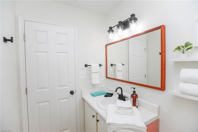 9561 1st View ST, Norfolk, VA 23503