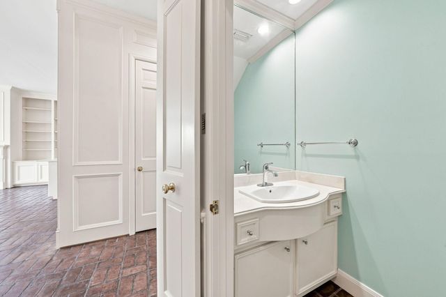 1422 Nantucket Drive A, Houston, TX 77057