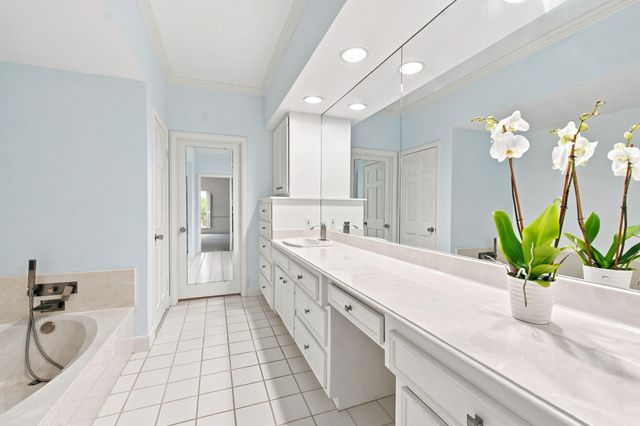 1422 Nantucket Drive A, Houston, TX 77057