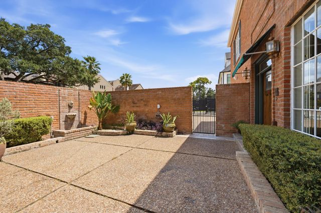 1422 Nantucket Drive A, Houston, TX 77057