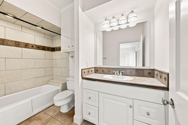 1422 Nantucket Drive A, Houston, TX 77057