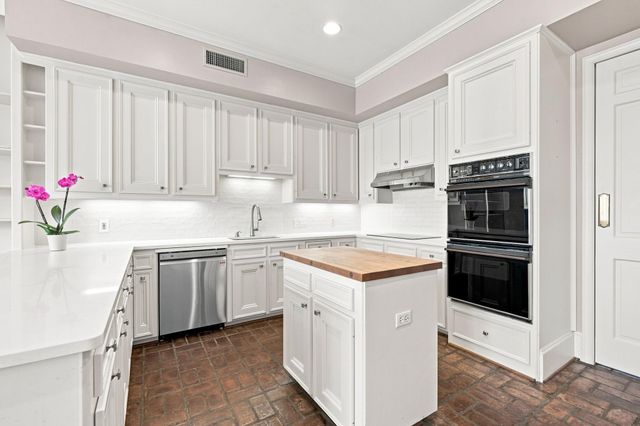 1422 Nantucket Drive A, Houston, TX 77057