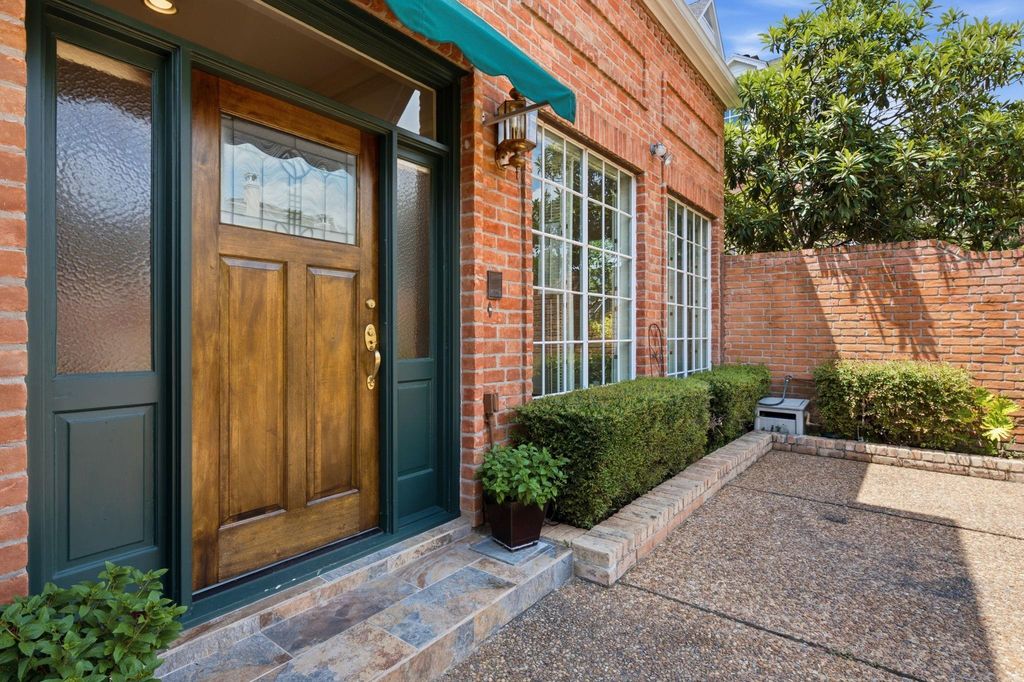 1422 Nantucket Drive A, Houston, TX 77057