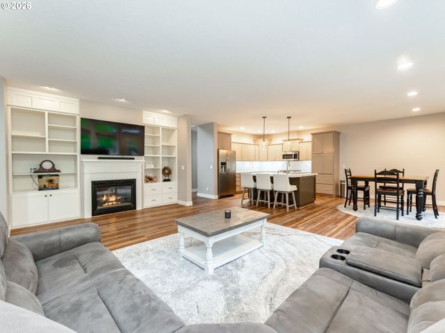 23708 1ST St Ne, Aurora, OR 97002