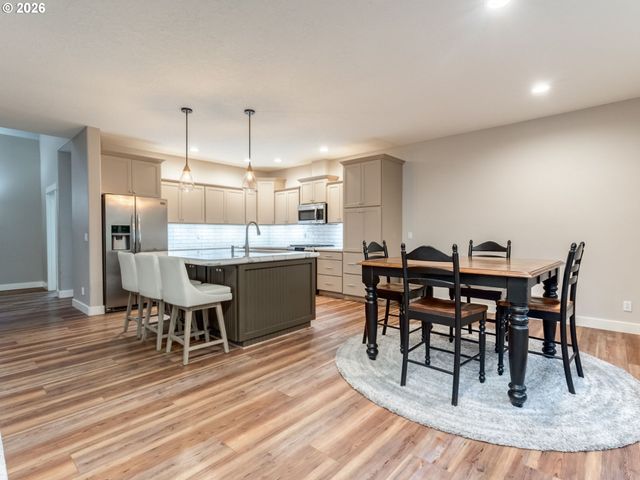 23708 1ST St Ne, Aurora, OR 97002