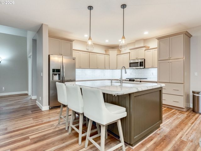 23708 1ST St Ne, Aurora, OR 97002