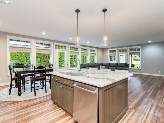 23708 1ST St Ne, Aurora, OR 97002