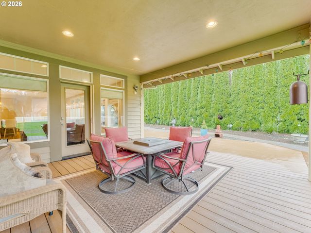 23708 1ST St Ne, Aurora, OR 97002