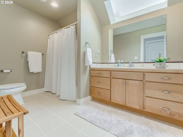 23708 1ST St Ne, Aurora, OR 97002