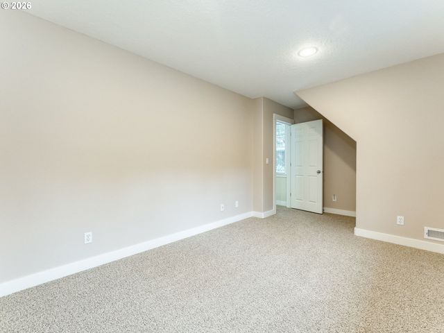 23708 1ST St Ne, Aurora, OR 97002