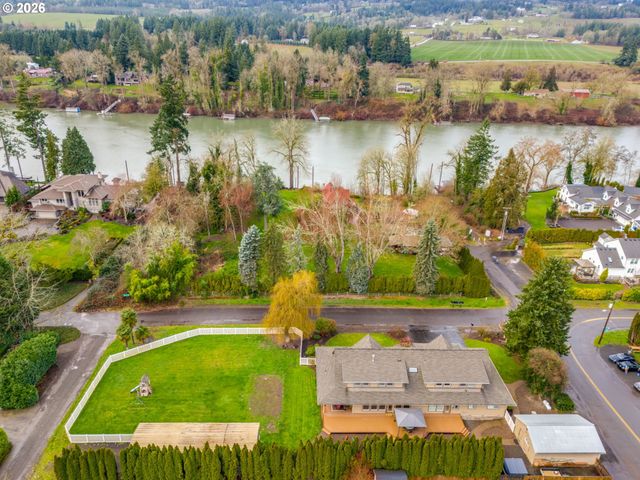 23708 1ST St Ne, Aurora, OR 97002